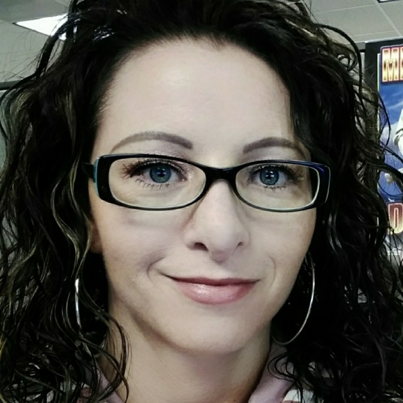 Meet your Posher, Alesha - Picture 2 of 8